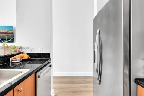 Condominio en alquiler en Miami, Florida, 1 dormitorio, 62.99 m2 № 1967365 - foto 16