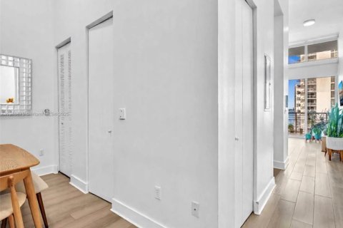 Condominio en alquiler en Miami, Florida, 1 dormitorio, 62.99 m2 № 1967365 - foto 9