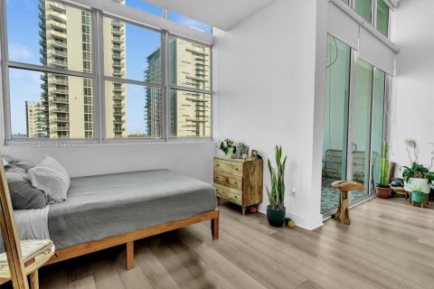 Condominio en alquiler en Miami, Florida, 1 dormitorio, 62.99 m2 № 1967365 - foto 3