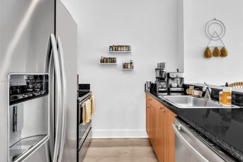 Condominio en alquiler en Miami, Florida, 1 dormitorio, 62.99 m2 № 1967365 - foto 12