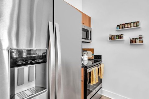 Condominio en alquiler en Miami, Florida, 1 dormitorio, 62.99 m2 № 1967365 - foto 13