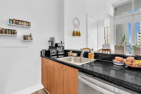 Condominio en alquiler en Miami, Florida, 1 dormitorio, 62.99 m2 № 1967365 - foto 14