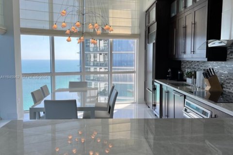 Снять в аренду кондоминиум в Санни-Айлс-Бич, Флорида 3 спальни, 272.02м2, № 2002422 - фото 10