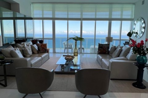 Кондоминиум с 3 спальнями в Санни-Айлс-Бич, Флорида № 2002422