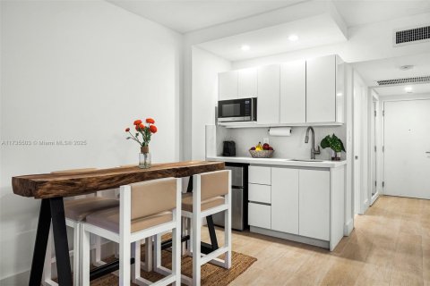 Condo in Miami Beach, Florida, 2 bedrooms  № 2022949 - photo 6