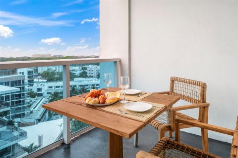 Condo in Miami Beach, Florida, 2 bedrooms  № 2022949 - photo 2