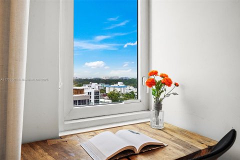 Condo in Miami Beach, Florida, 2 bedrooms  № 2022949 - photo 16