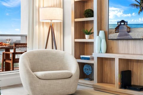 Condo in Miami Beach, Florida, 2 bedrooms  № 2022949 - photo 8