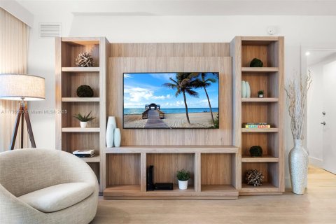 Condo in Miami Beach, Florida, 2 bedrooms  № 2022949 - photo 9