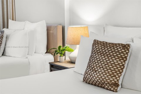 Condo in Miami Beach, Florida, 2 bedrooms  № 2022949 - photo 25