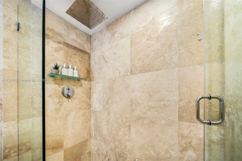 Condo in Miami Beach, Florida, 2 bedrooms  № 2022949 - photo 29