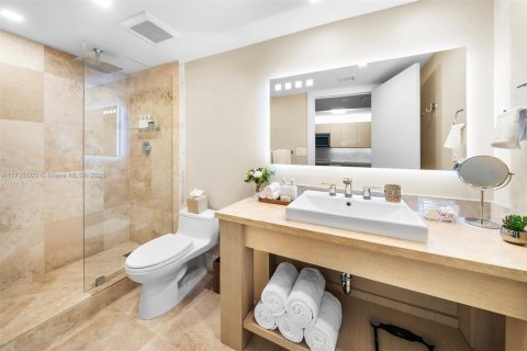 Condo in Miami Beach, Florida, 2 bedrooms  № 2022949 - photo 18