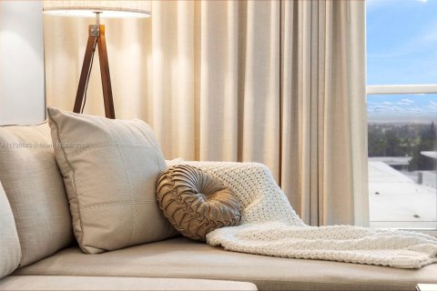 Condo in Miami Beach, Florida, 2 bedrooms  № 2022949 - photo 11