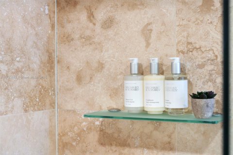 Condo in Miami Beach, Florida, 2 bedrooms  № 2022949 - photo 21