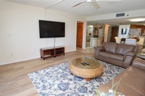 Condominio en alquiler en Indian Rocks Beach, Florida, 2 dormitorios, 125.42 m2 № 252194 - foto 16