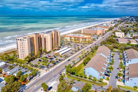 Condominio en alquiler en Indian Rocks Beach, Florida, 2 dormitorios, 125.42 m2 № 252194 - foto 1