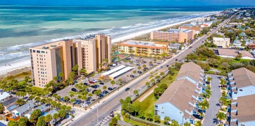 Condo à Indian Rocks Beach, Floride, 2 chambres № 252194