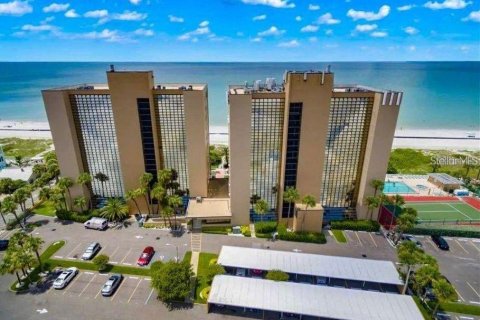 Condominio en alquiler en Indian Rocks Beach, Florida, 2 dormitorios, 125.42 m2 № 252194 - foto 3