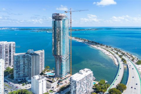 Copropriété à vendre à Miami, Floride: 5 chambres, 439.89 m2 № 1985248 - photo 1