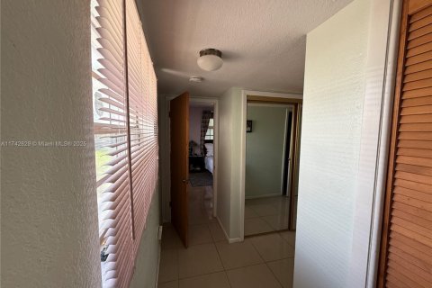 Villa ou maison à vendre à Miami, Floride: 1 chambre, 85.84 m2 № 1938475 - photo 11