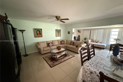 Villa ou maison à vendre à Miami, Floride: 1 chambre, 85.84 m2 № 1938475 - photo 20