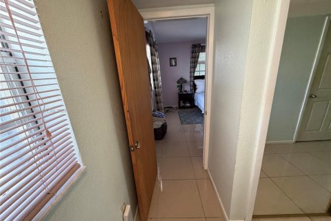 Casa en venta en Miami, Florida, 1 dormitorio, 85.84 m2 № 1938475 - foto 17