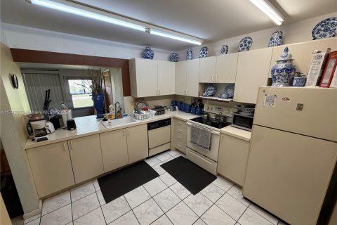 Villa ou maison à vendre à Miami, Floride: 1 chambre, 85.84 m2 № 1938475 - photo 24