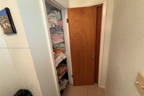 Casa en venta en Miami, Florida, 1 dormitorio, 85.84 m2 № 1938475 - foto 5