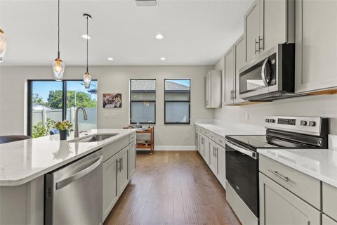 Casa en venta en Tampa, Florida, 4 dormitorios, 211.72 m2 № 1904049 - foto 10