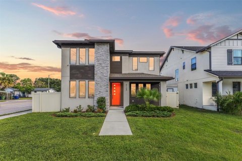 Casa en venta en Tampa, Florida, 4 dormitorios, 211.72 m2 № 1904049 - foto 1