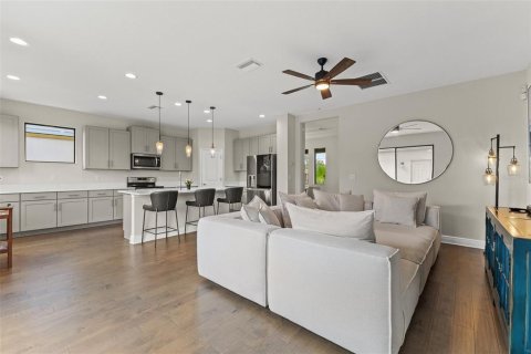 Casa en venta en Tampa, Florida, 4 dormitorios, 211.72 m2 № 1904049 - foto 15