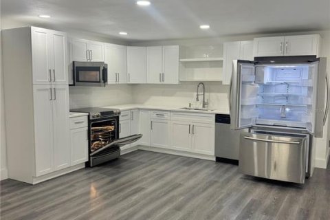Casa en alquiler en New Port Richey, Florida, 4 dormitorios, 200.95 m2 № 1915817 - foto 6