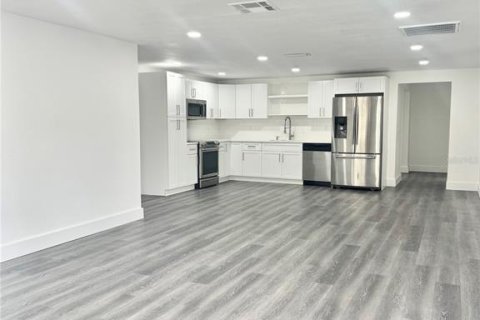 Casa en alquiler en New Port Richey, Florida, 4 dormitorios, 200.95 m2 № 1915817 - foto 5