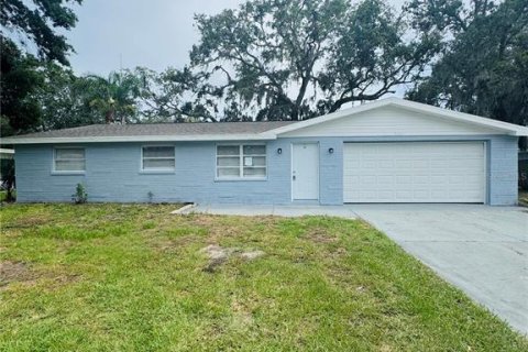 Casa en alquiler en New Port Richey, Florida, 4 dormitorios, 200.95 m2 № 1915817 - foto 1