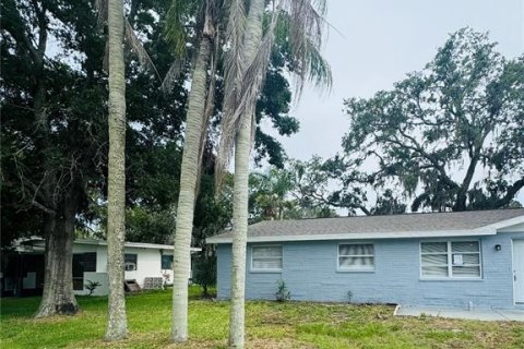 Casa en alquiler en New Port Richey, Florida, 4 dormitorios, 200.95 m2 № 1915817 - foto 2