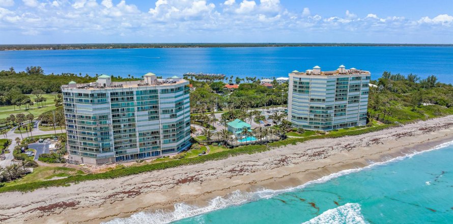 Condominio en Jensen Beach, Florida, 3 dormitorios  № 2194621