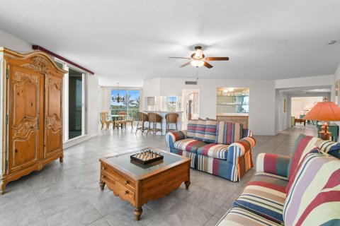 Condominio en venta en Jensen Beach, Florida, 3 dormitorios, 220.09 m2 № 2194621 - foto 9