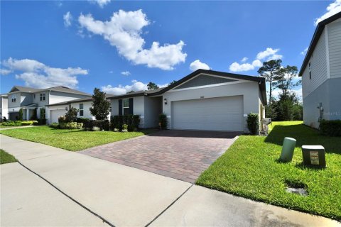 House in Clermont, Florida 4 bedrooms, 183.76 sq.m. № 2102042