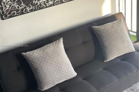 Купить кондоминиум в Халландейл-Бич, Флорида 2 спальни, 99.87м2, № 1958195 - фото 5