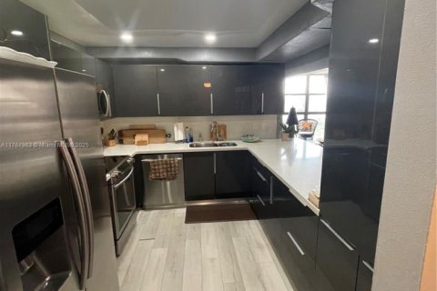 Купить кондоминиум в Халландейл-Бич, Флорида 2 спальни, 99.87м2, № 1958195 - фото 10