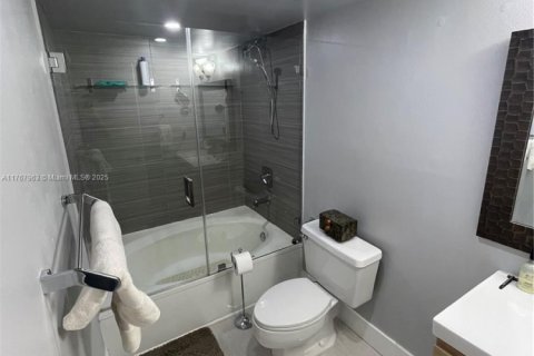 Купить кондоминиум в Халландейл-Бич, Флорида 2 спальни, 99.87м2, № 1958195 - фото 23