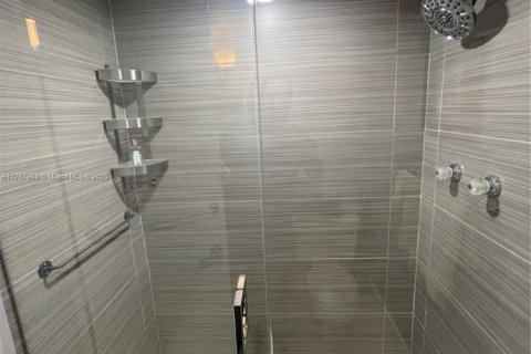 Купить кондоминиум в Халландейл-Бич, Флорида 2 спальни, 99.87м2, № 1958195 - фото 17