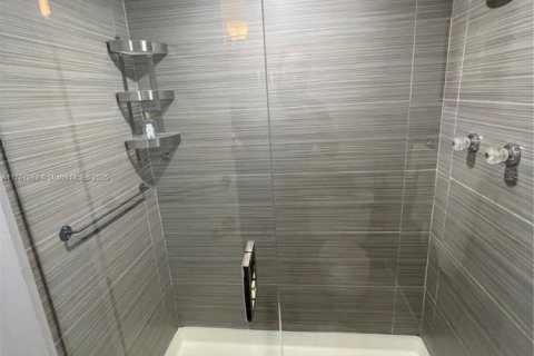 Купить кондоминиум в Халландейл-Бич, Флорида 2 спальни, 99.87м2, № 1958195 - фото 16