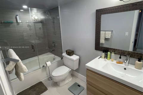 Купить кондоминиум в Халландейл-Бич, Флорида 2 спальни, 99.87м2, № 1958195 - фото 25