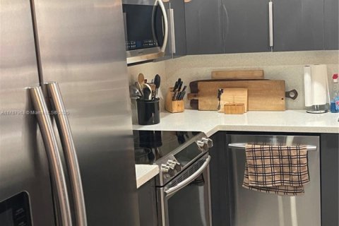 Купить кондоминиум в Халландейл-Бич, Флорида 2 спальни, 99.87м2, № 1958195 - фото 8