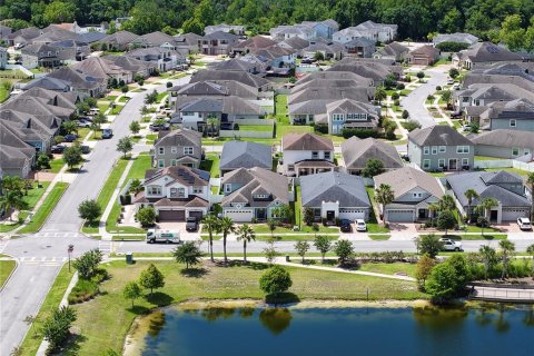 Casa en venta en Kissimmee, Florida, 4 dormitorios, 261.15 m2 № 2101892 - foto 3