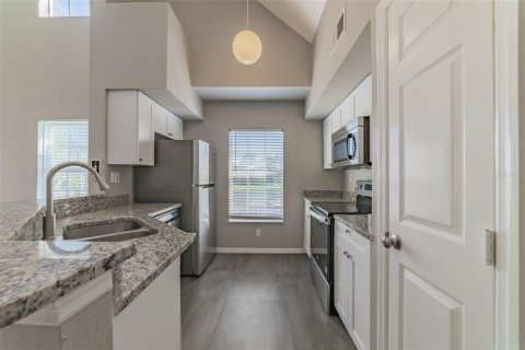 Townhouse in Tampa, Florida 3 bedrooms, 146.6 sq.m. № 1344544 - photo 3