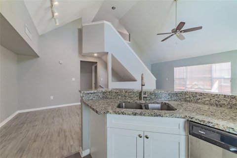 Townhouse in Tampa, Florida 3 bedrooms, 146.6 sq.m. № 1344544 - photo 2