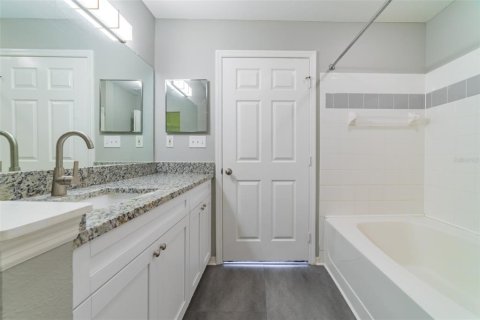 Townhouse in Tampa, Florida 3 bedrooms, 146.6 sq.m. № 1344544 - photo 14