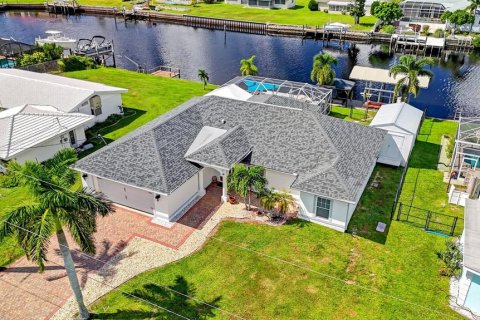 Villa ou maison à Port Charlotte, Floride 3 chambres, 164.99 m2 № 2427315